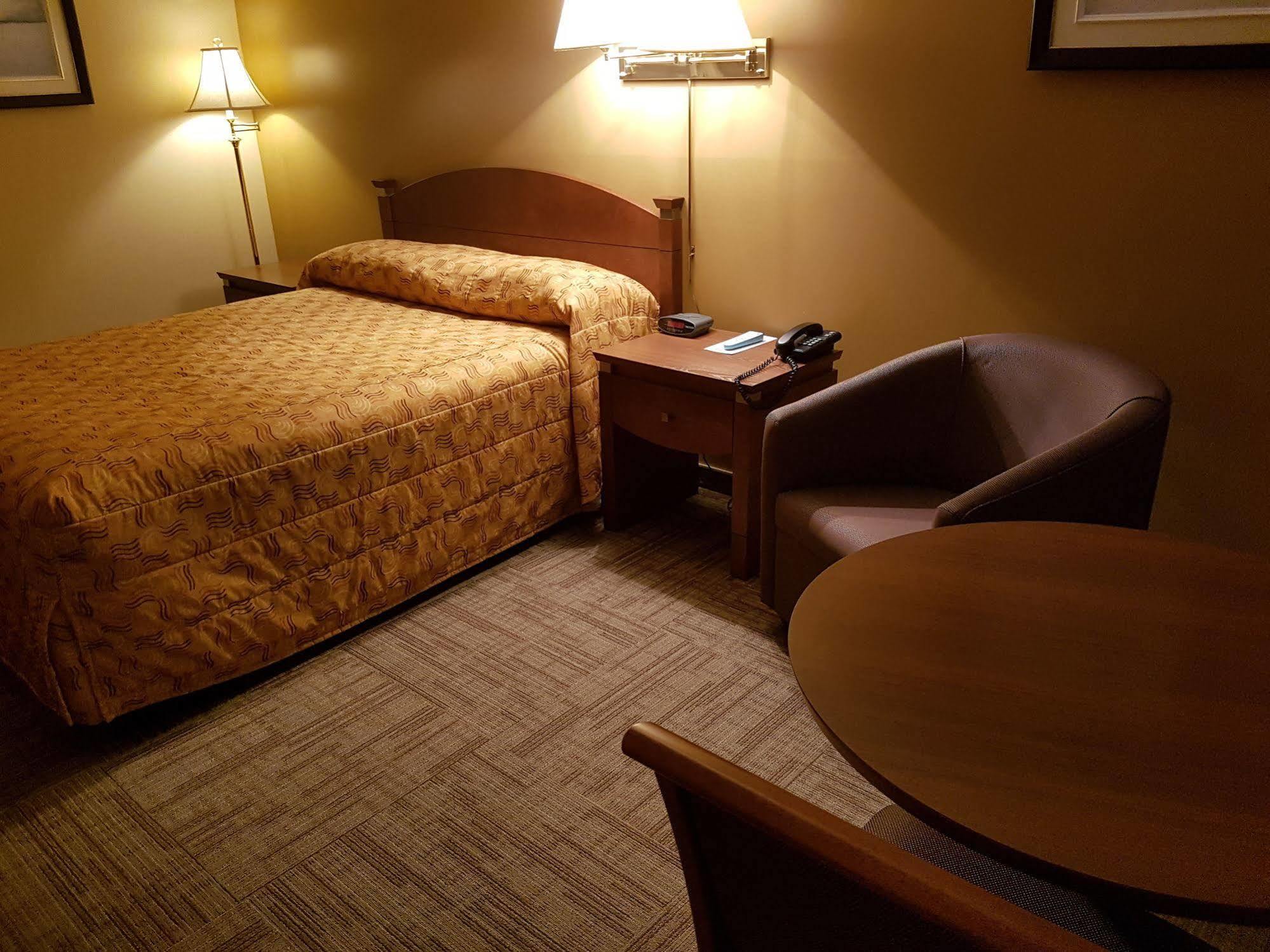 Hotel Matagami Екстер'єр фото